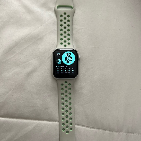 Nike Apple Watch - Picture 3 of 6